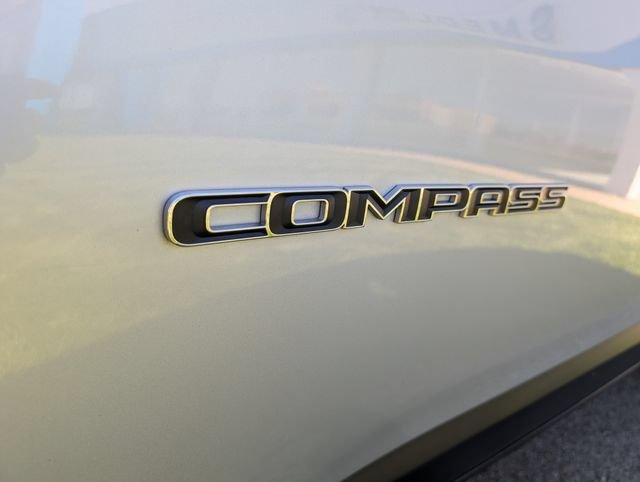 Used 2024 Jeep Compass Latitude AWD/4WD image 25