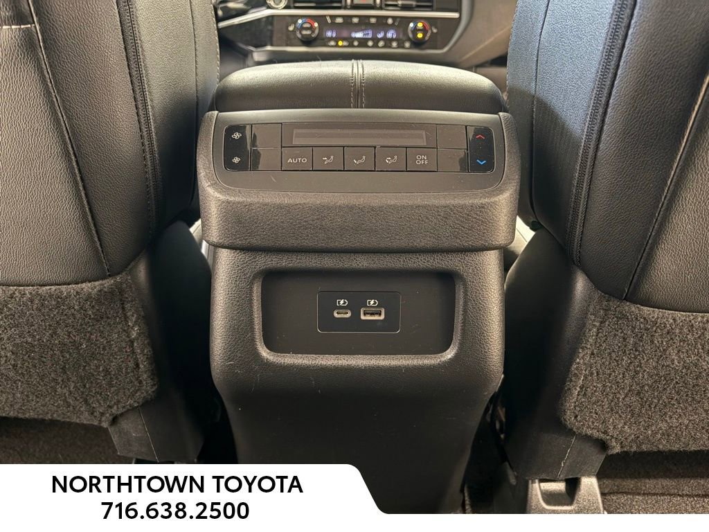 Used 2023 Nissan Pathfinder SL w/ Black Appearance Package image 22
