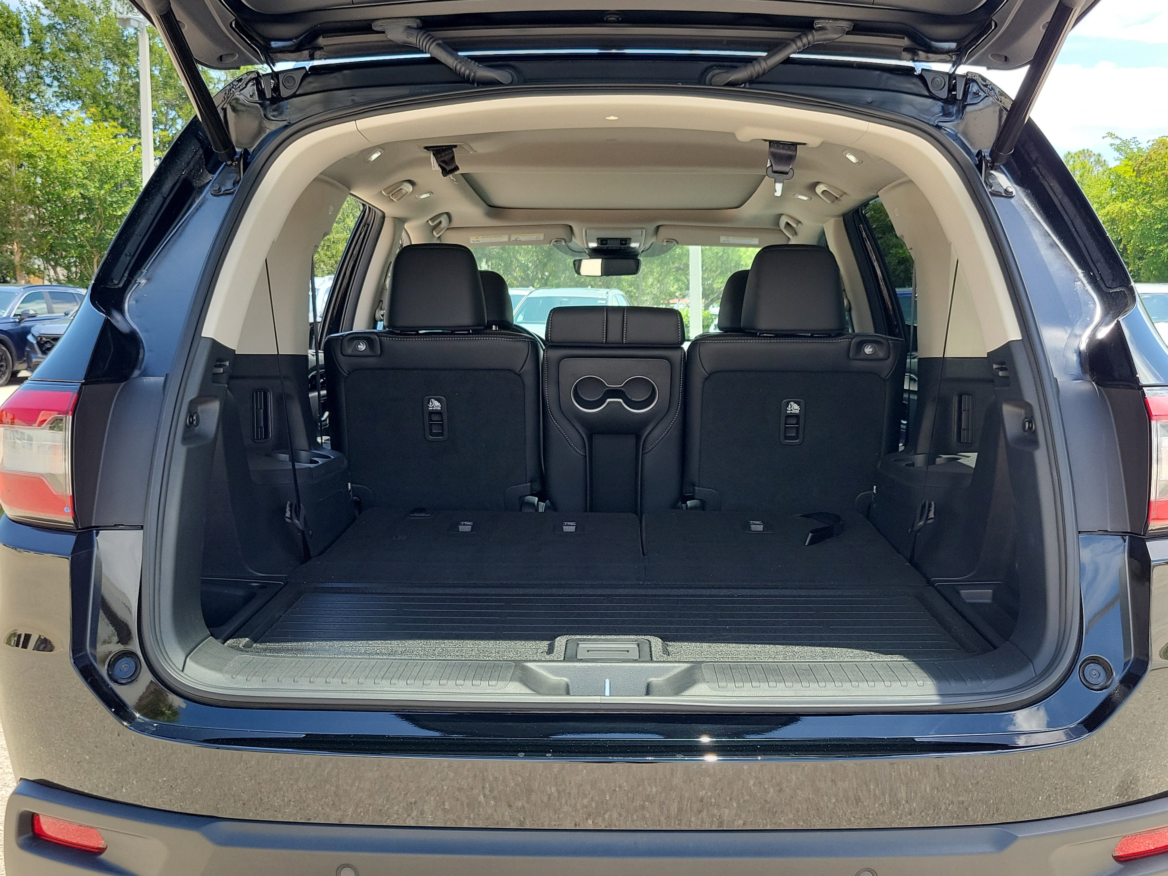 Used 2025 Honda Pilot Touring image 10