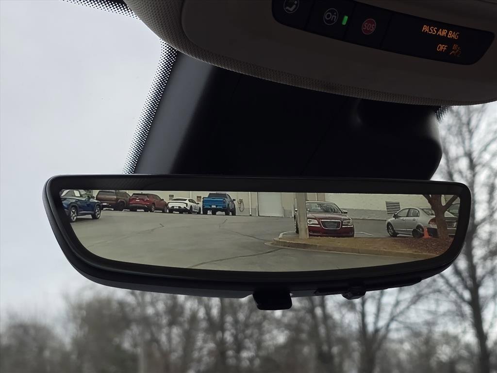 Used 2022 Buick Envision Avenir w/ Technology Package II image 24