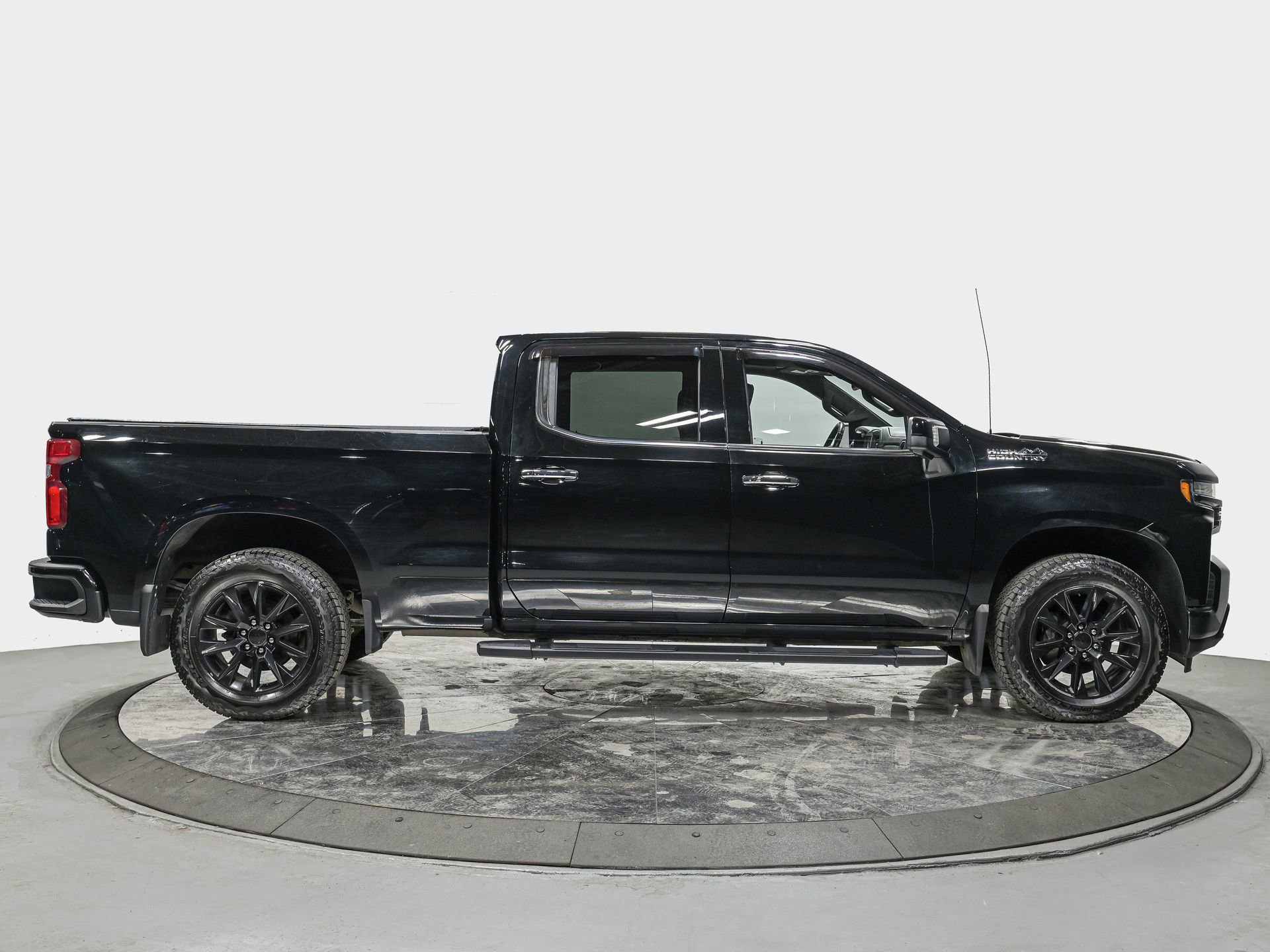 Used 2022 Chevrolet Silverado 1500 High Country w/ Z71 Off-Road Package image 8