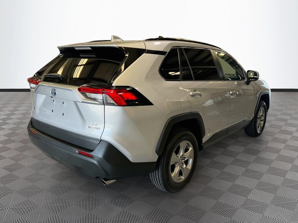 Used 2024 Toyota RAV4 LE AWD/4WD image 7