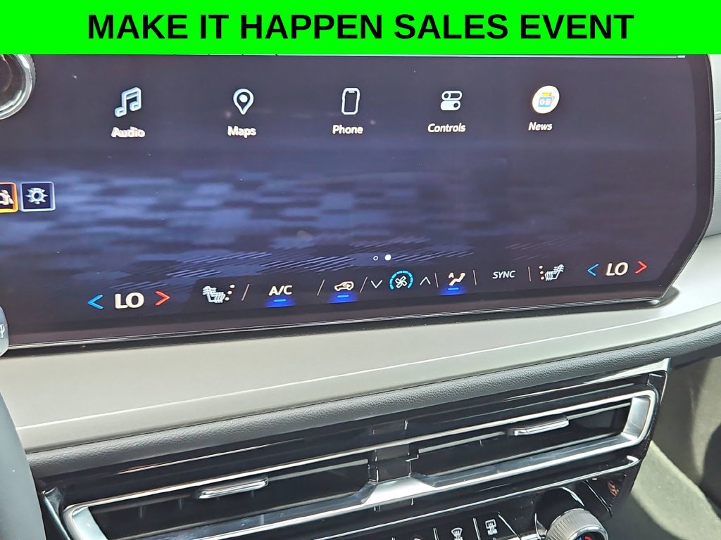 Used 2025 Chevrolet Traverse LT w/ Driver Confidence Package FWD image 35