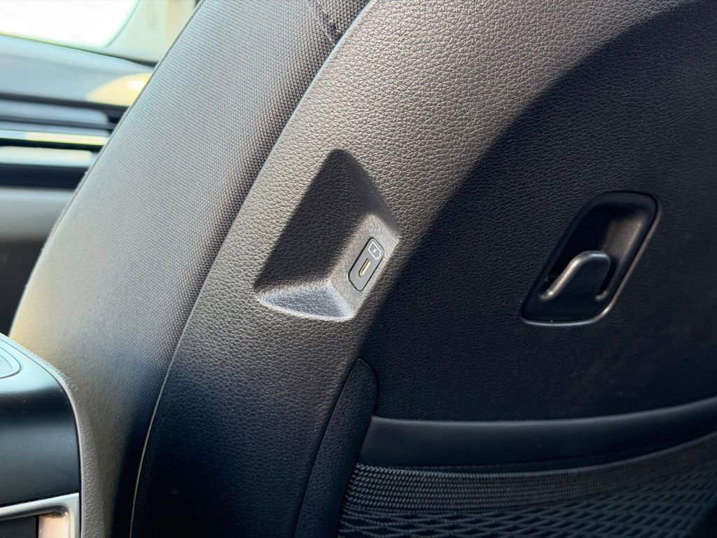 Used 2025 Kia Carnival LX FWD image 16