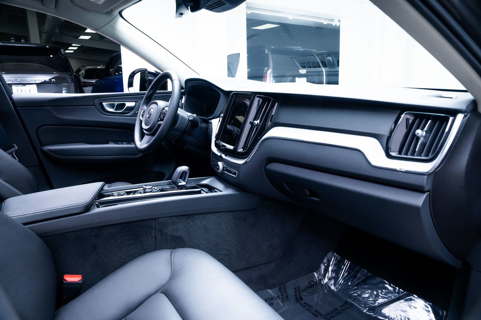 Used 2025 Volvo XC60 B5 Plus AWD/4WD image 26
