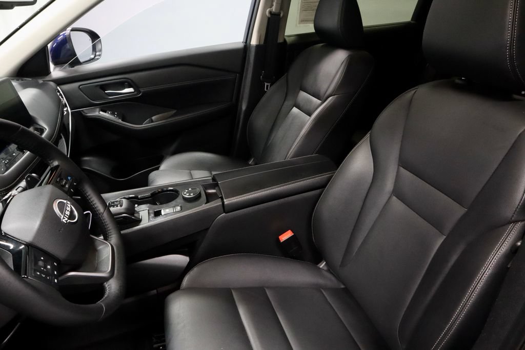 Certified 2025 Nissan Rogue SL w/ Tech Package AWD/4WD image 26