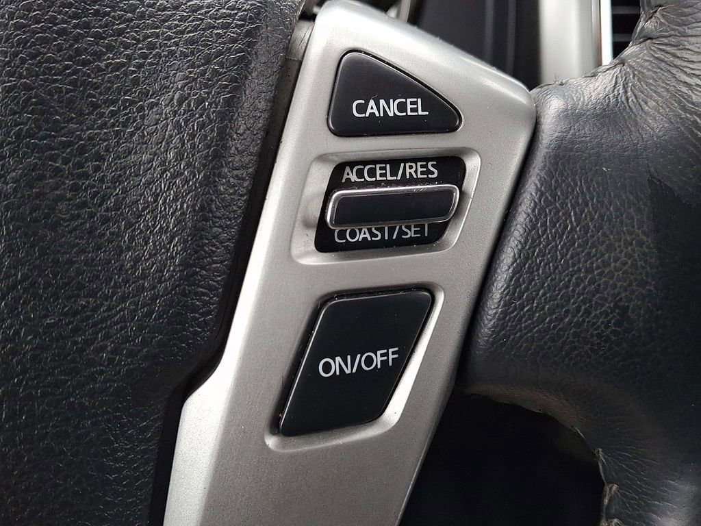 Used 2017 Nissan Titan SV image 23