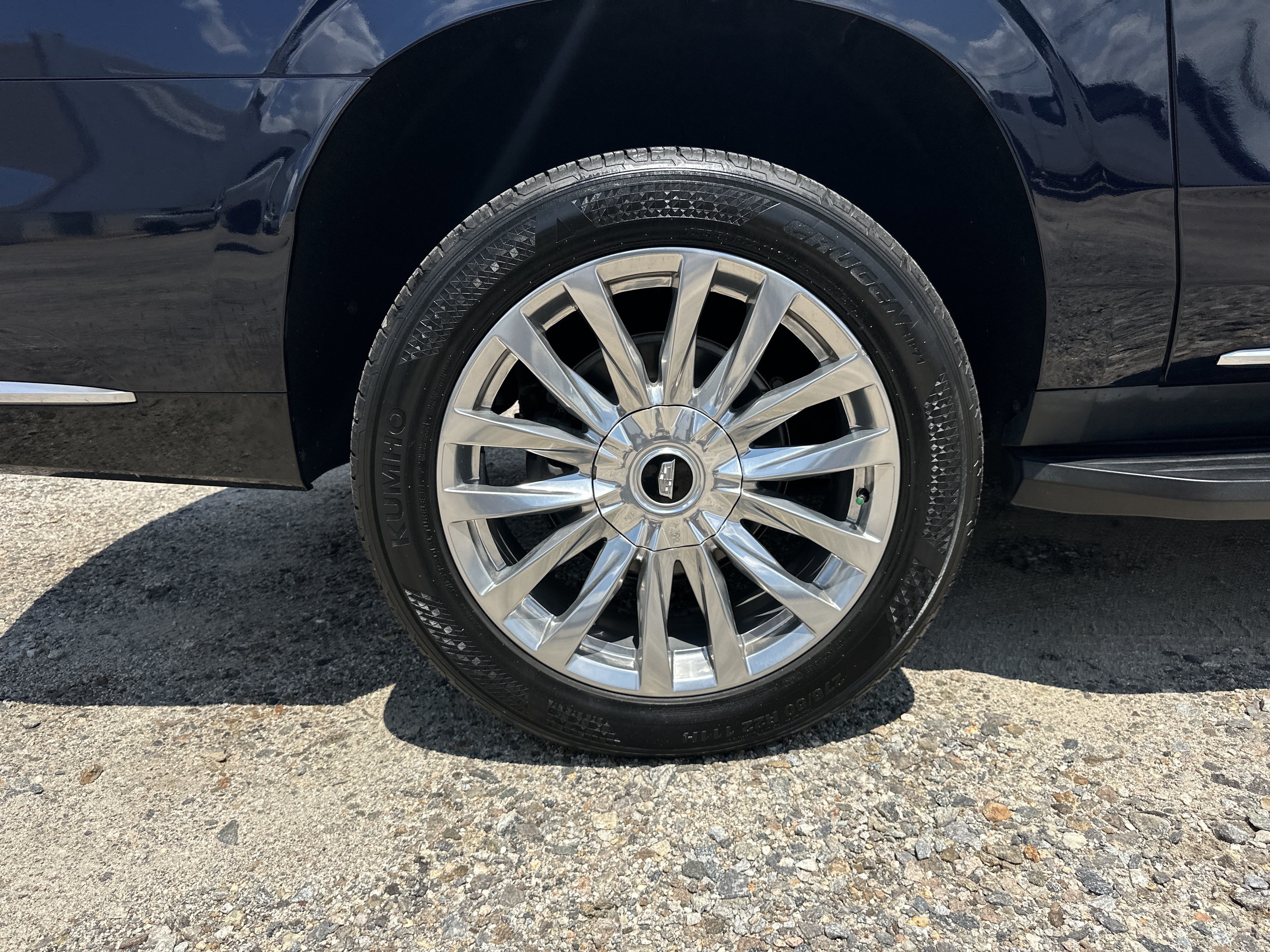 Certified 2021 Cadillac Escalade ESV Premium Luxury AWD/4WD image 19