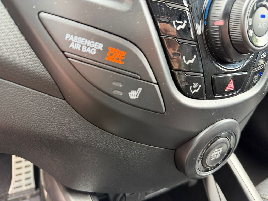 Used 2016 Hyundai Veloster Turbo FWD image 30