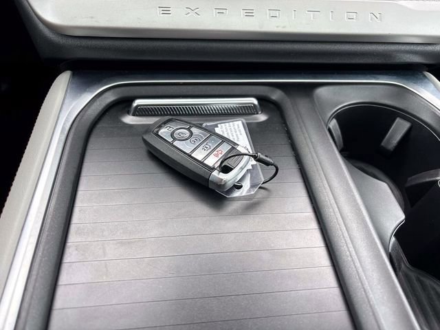 Used 2025 Ford Expedition Active image 30