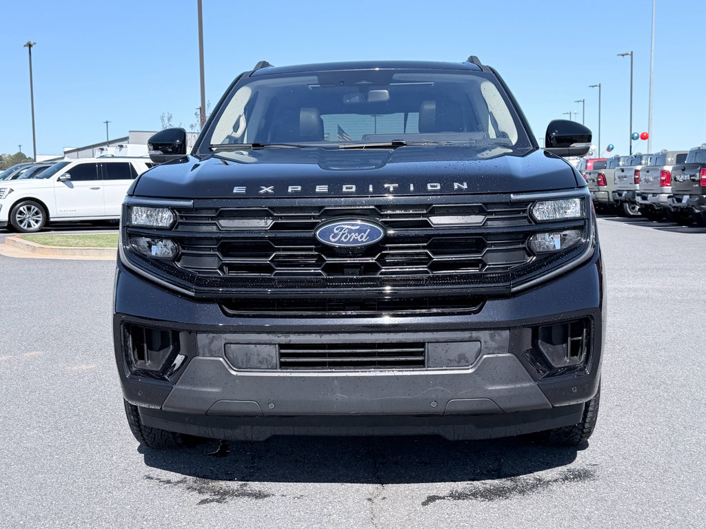 Used 2025 Ford Expedition Active AWD/4WD image 3
