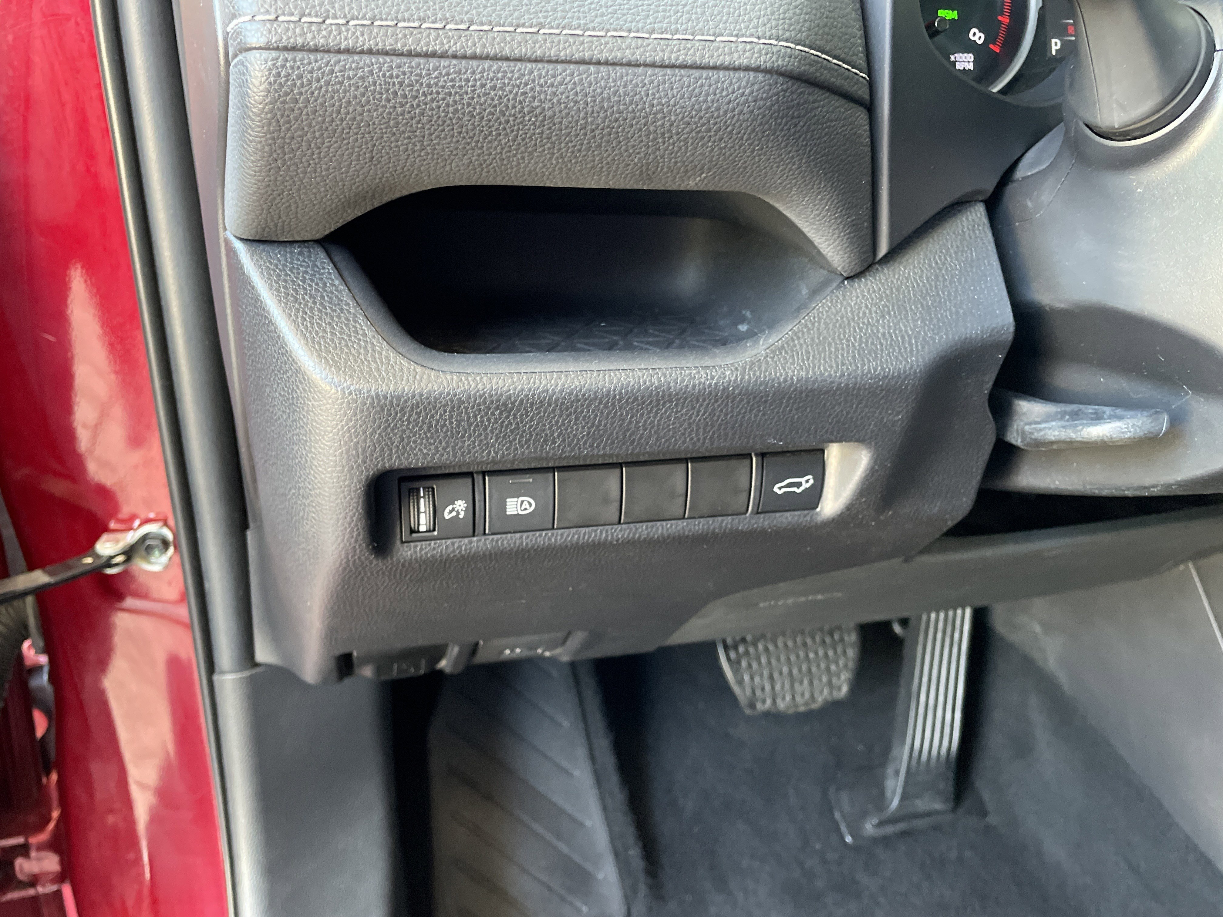 Used 2022 Toyota RAV4 XLE w/ Convenience Package image 26