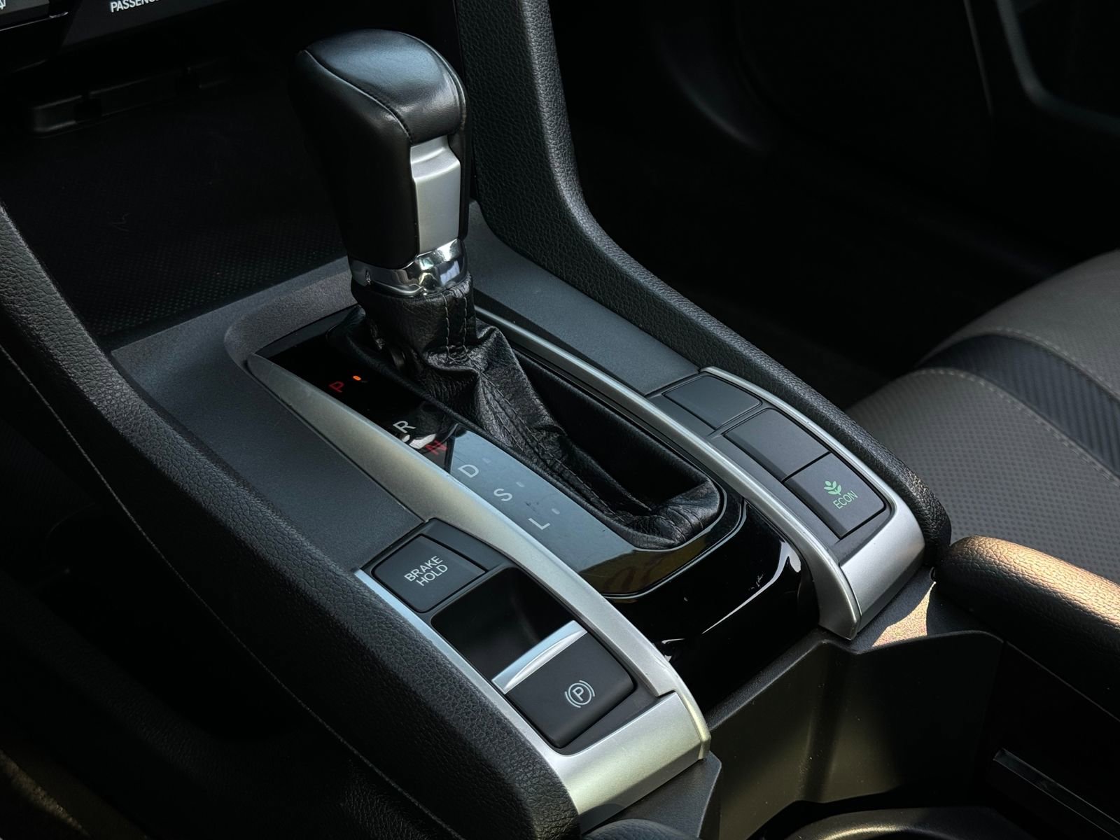 Used 2018 Honda Civic Touring image 32