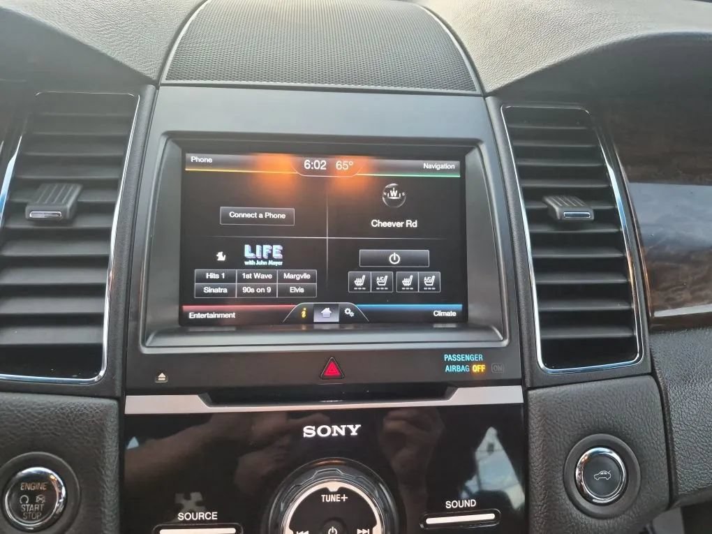 Used 2013 Ford Taurus Limited FWD image 11