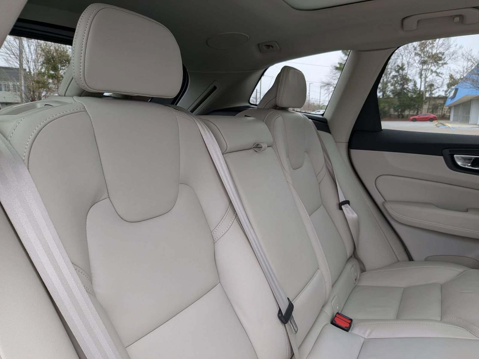 Used 2023 Volvo XC60 B5 Ultimate w/ Climate Package image 34