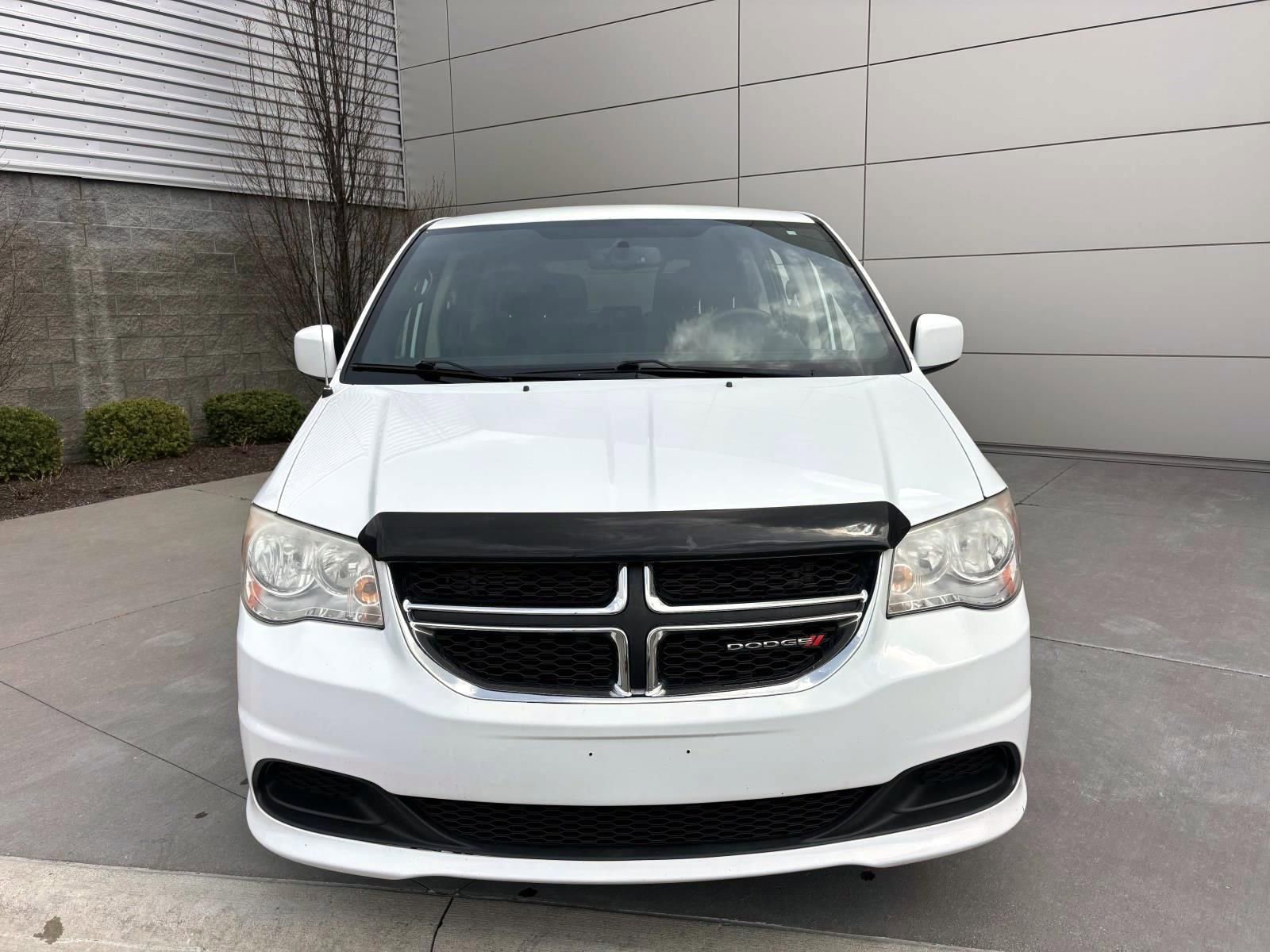 Used 2014 Dodge Grand Caravan SE image 2