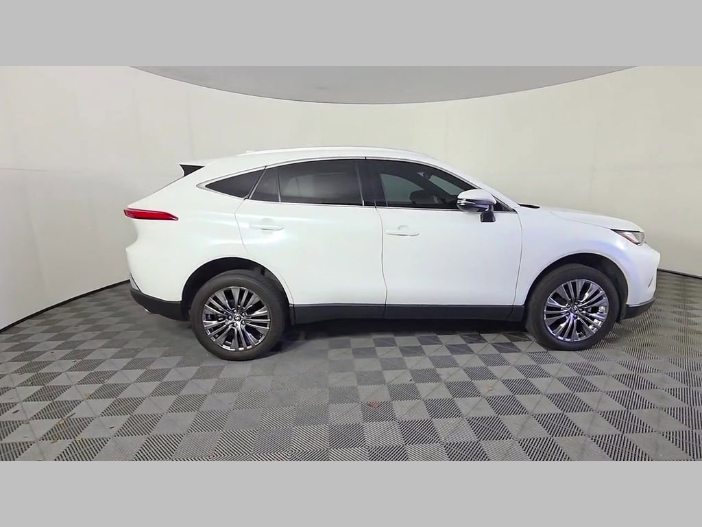 Used 2024 Toyota Venza XLE AWD/4WD image 37