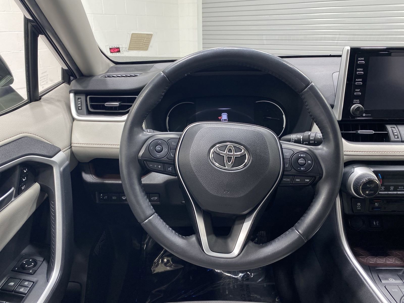 Used 2019 Toyota RAV4 Limited w/ Cold Weather Package AWD/4WD image 14