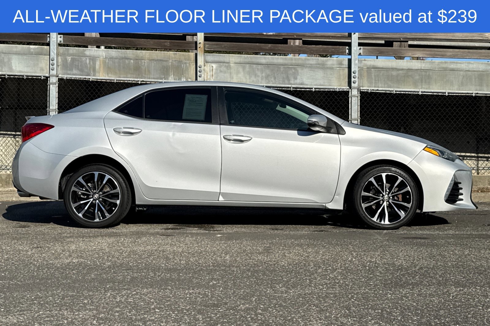 Used 2018 Toyota Corolla SE FWD image 3