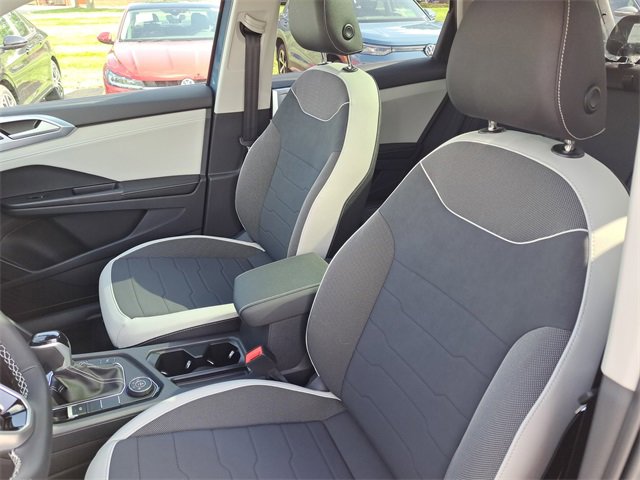 New 2025 Volkswagen Taos SE image 8