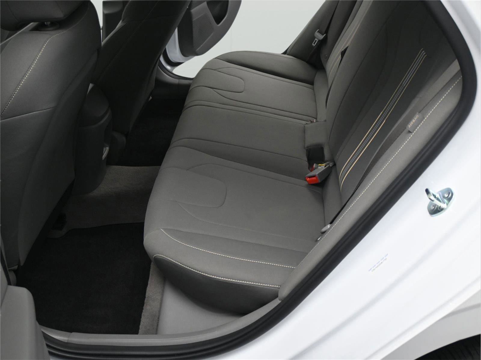 Certified 2025 Hyundai Elantra Sport image 6