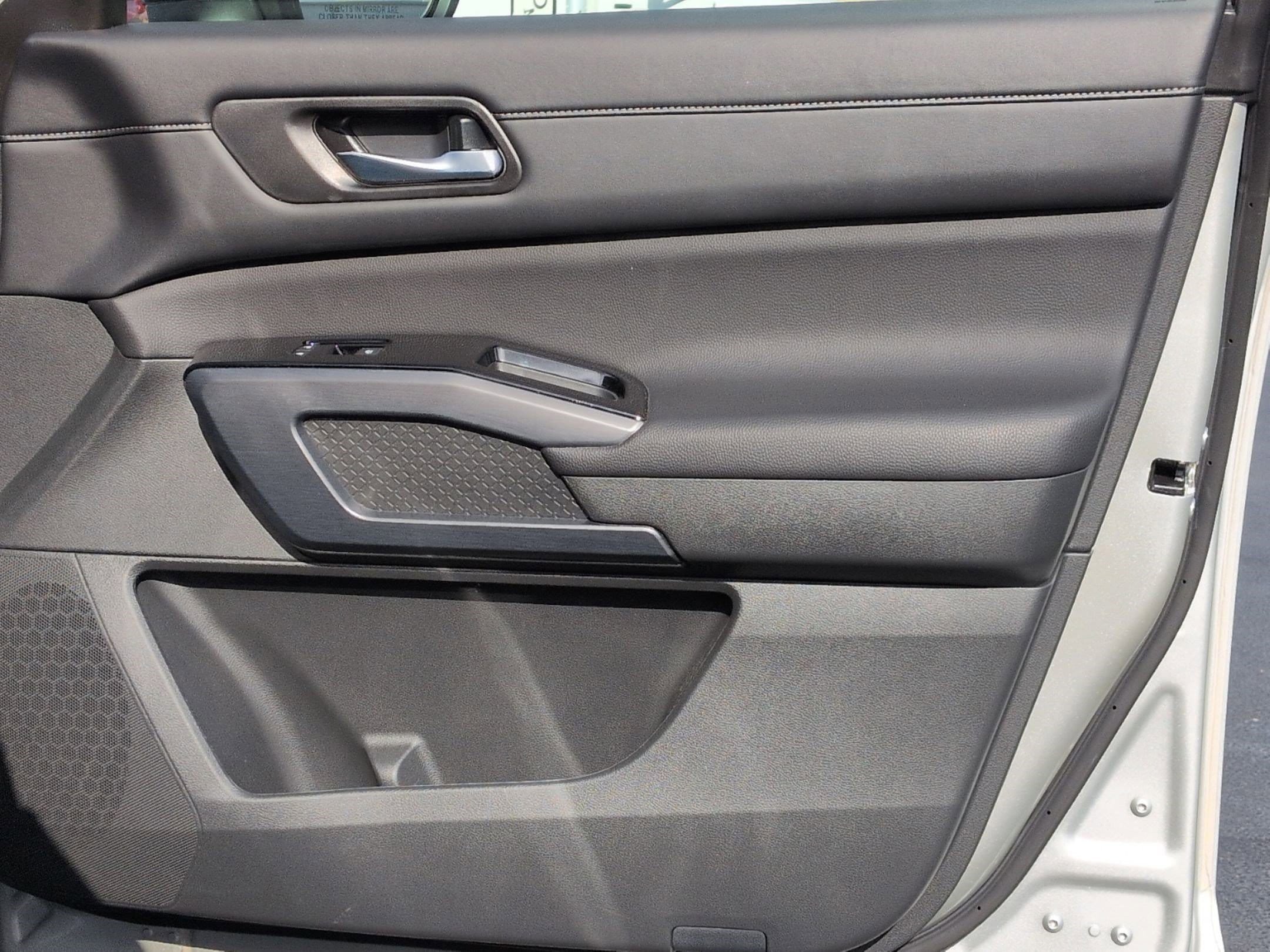 Certified 2025 Nissan Pathfinder SL image 34