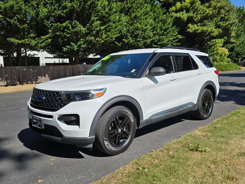 Used 2020 Ford Explorer XLT w/ Class III Trailer Tow Package image 3