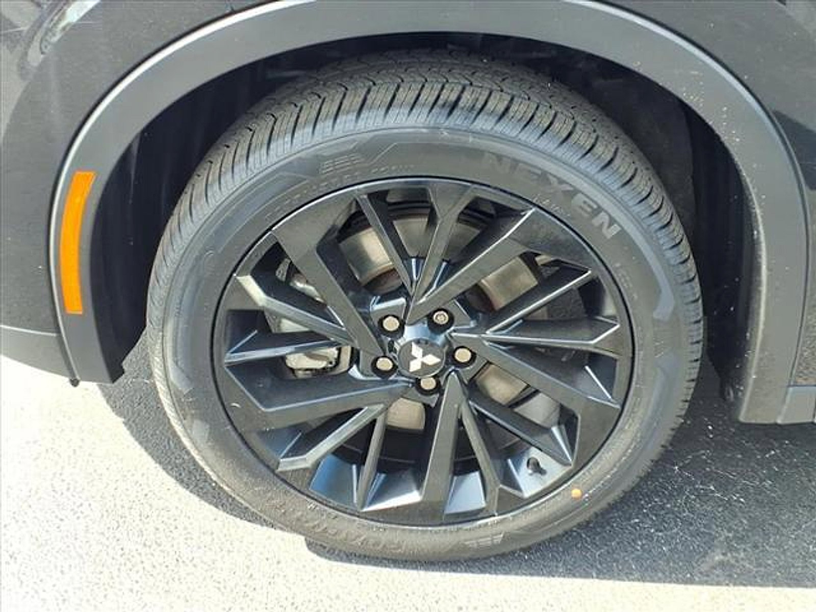 Used 2023 Mitsubishi Outlander SE Black Edition image 13