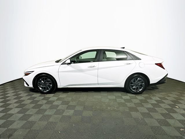 Used 2024 Hyundai Elantra SEL image 5