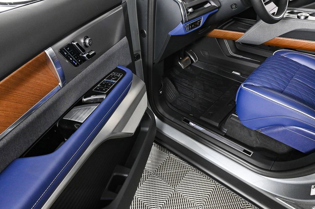 New 2026 Cadillac Vistiq Premium Luxury w/ LPO, Floor Liner Package image 7