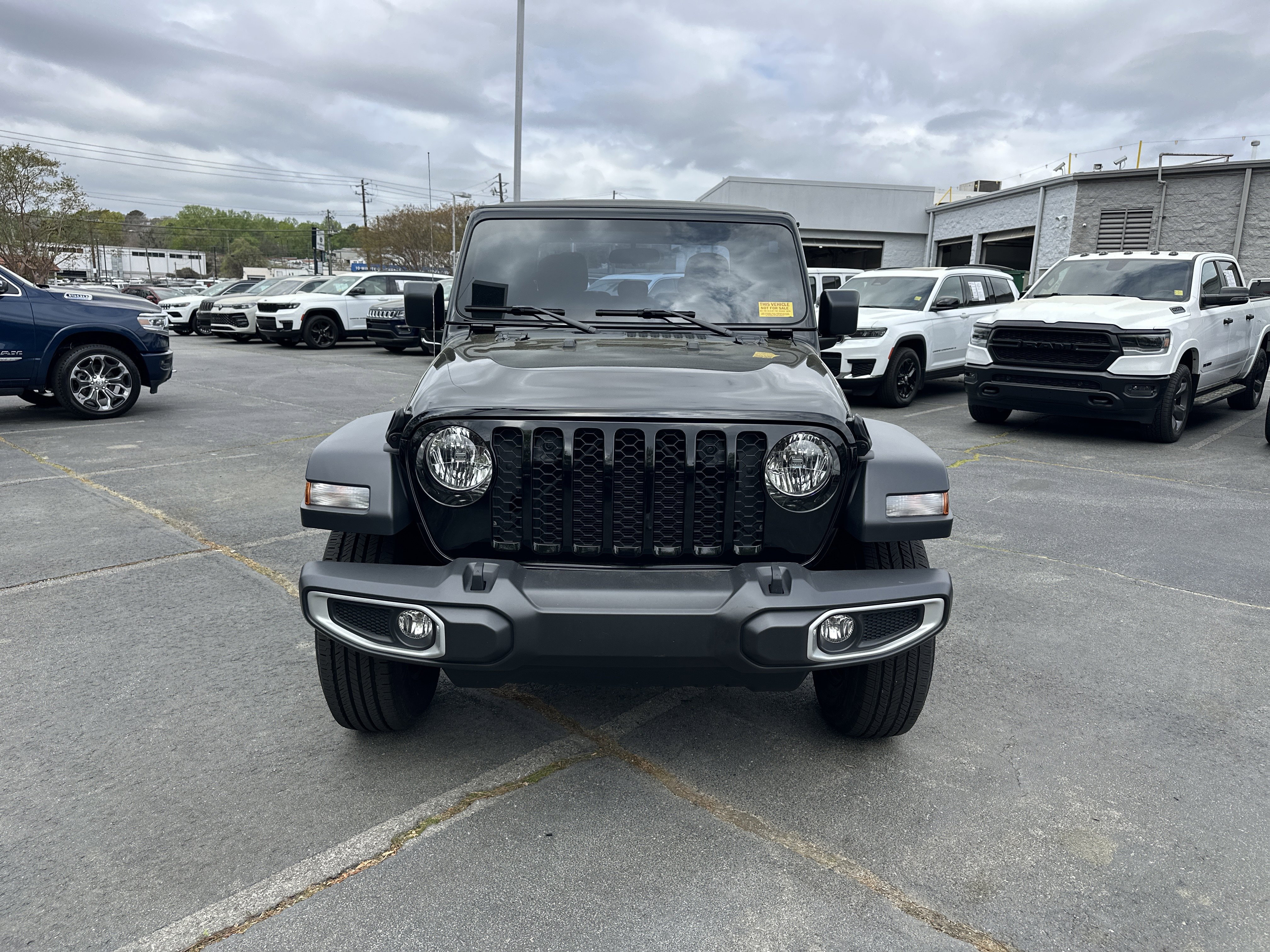 Used 2023 Jeep Gladiator Sport image 4