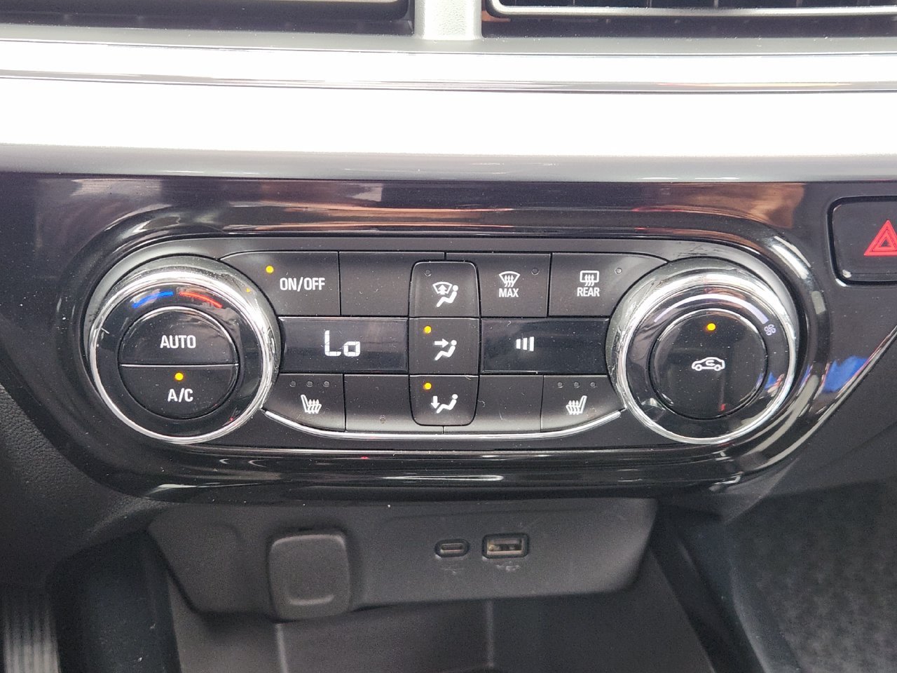 Used 2024 Chevrolet Trax LT w/ Driver Confidence Package FWD image 14