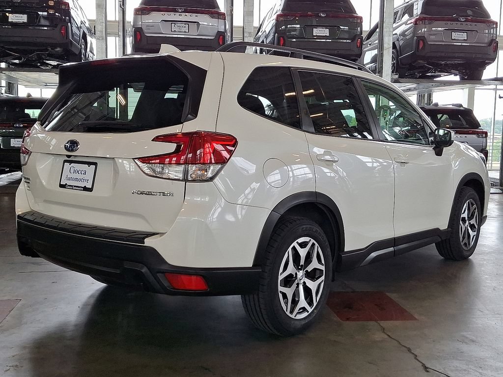 Used 2020 Subaru Forester Premium AWD/4WD image 9