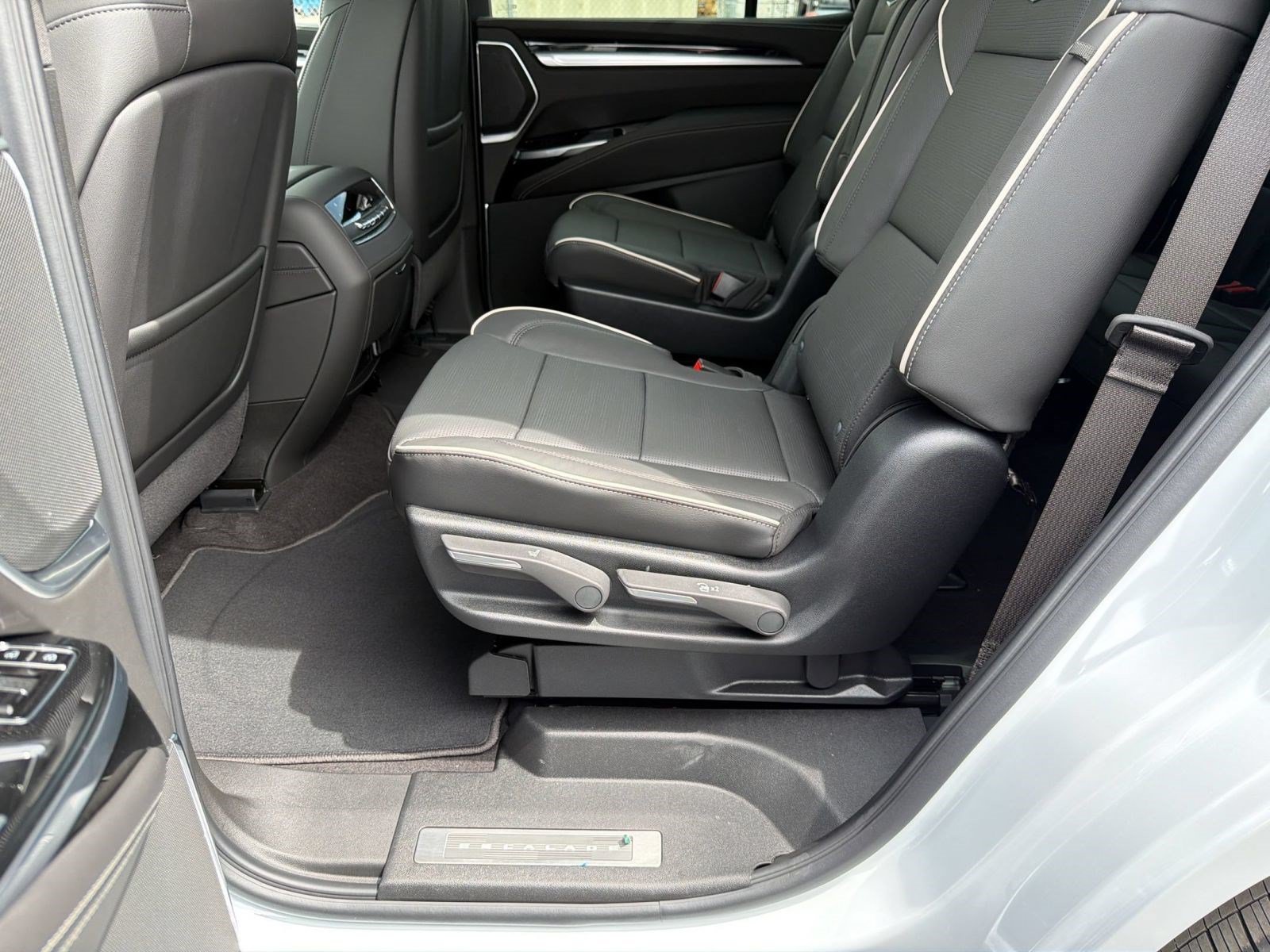 New 2026 Cadillac Escalade Sport w/ Touring Package AWD/4WD image 21