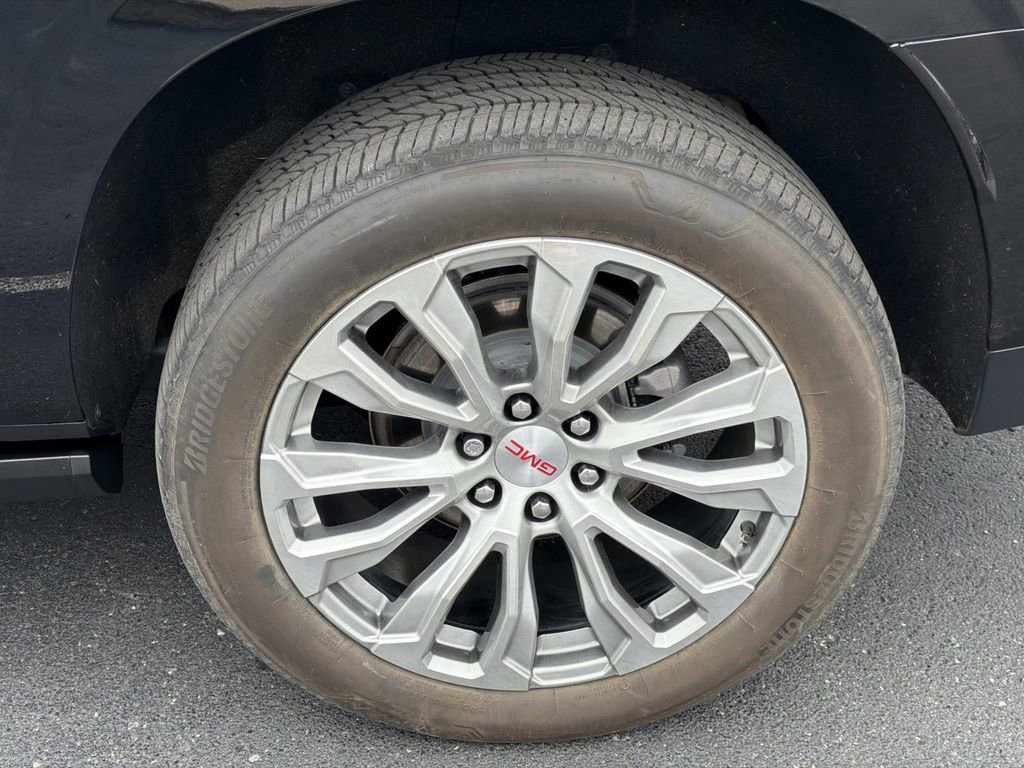 Used 2021 GMC Yukon XL Denali w/ Denali Premium Package image 11