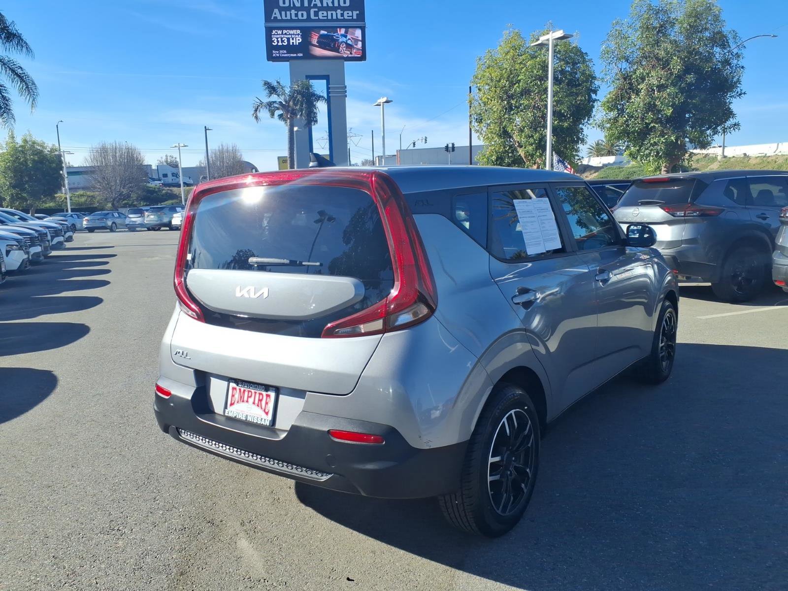 Used 2022 Kia Soul LX image 6