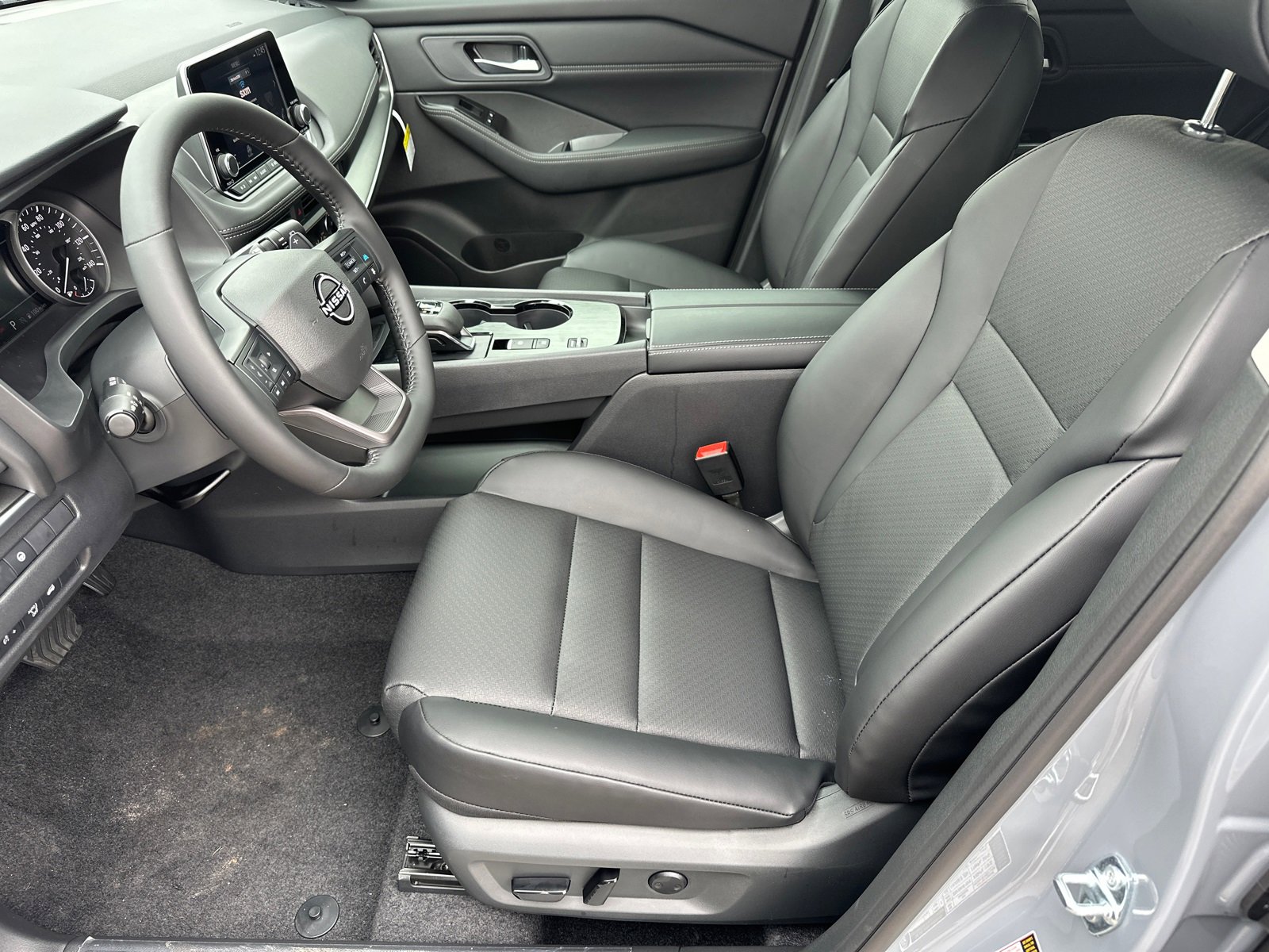 New 2026 Nissan Rogue SV image 9