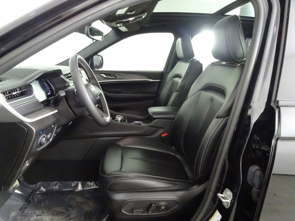 Used 2024 Jeep Grand Cherokee Limited 4xe image 13