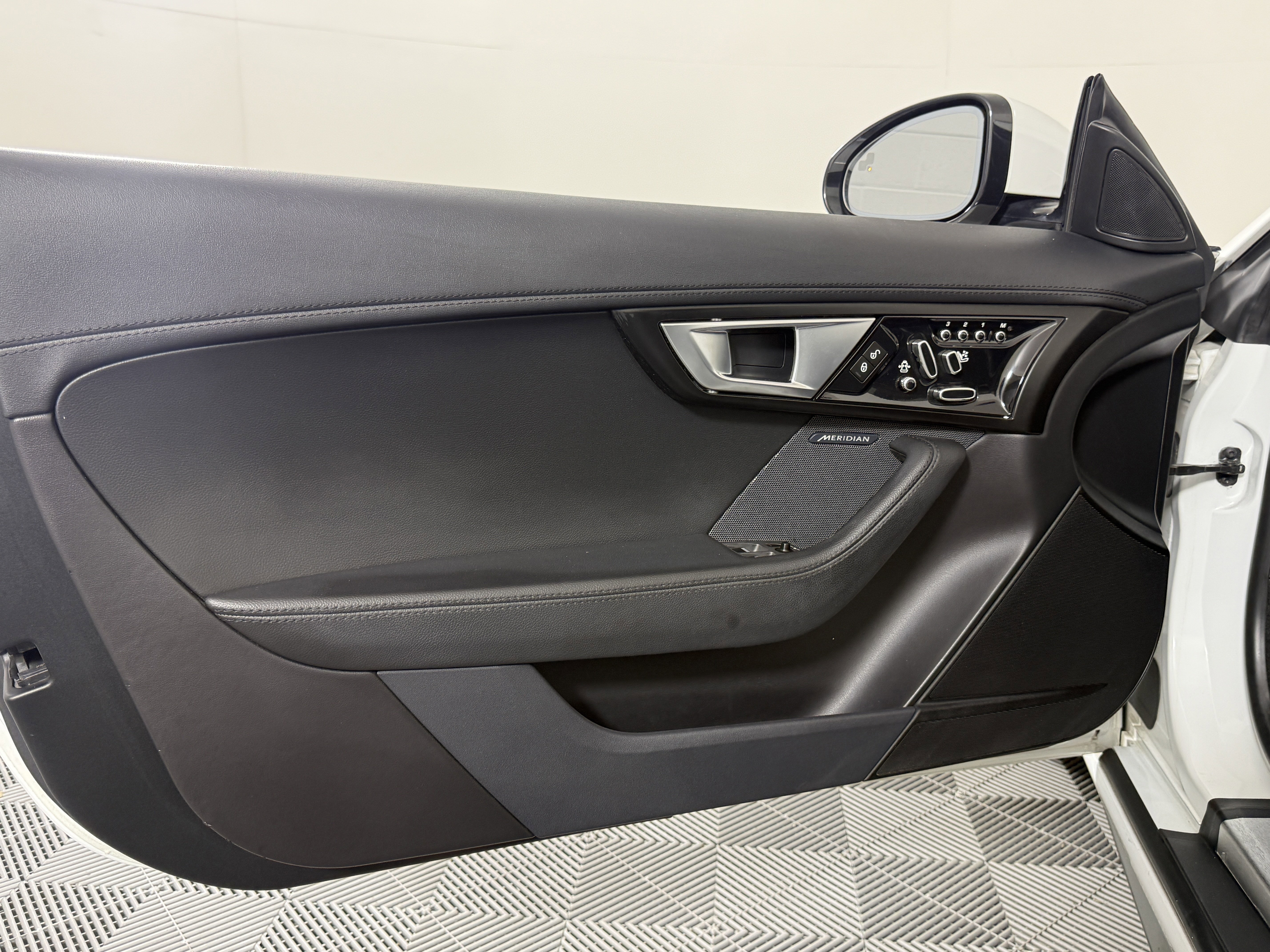 Used 2015 Jaguar F-TYPE S image 11