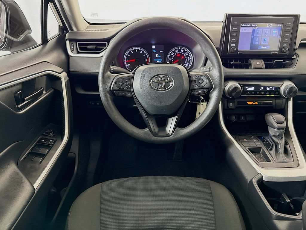 Used 2022 Toyota RAV4 LE FWD image 22