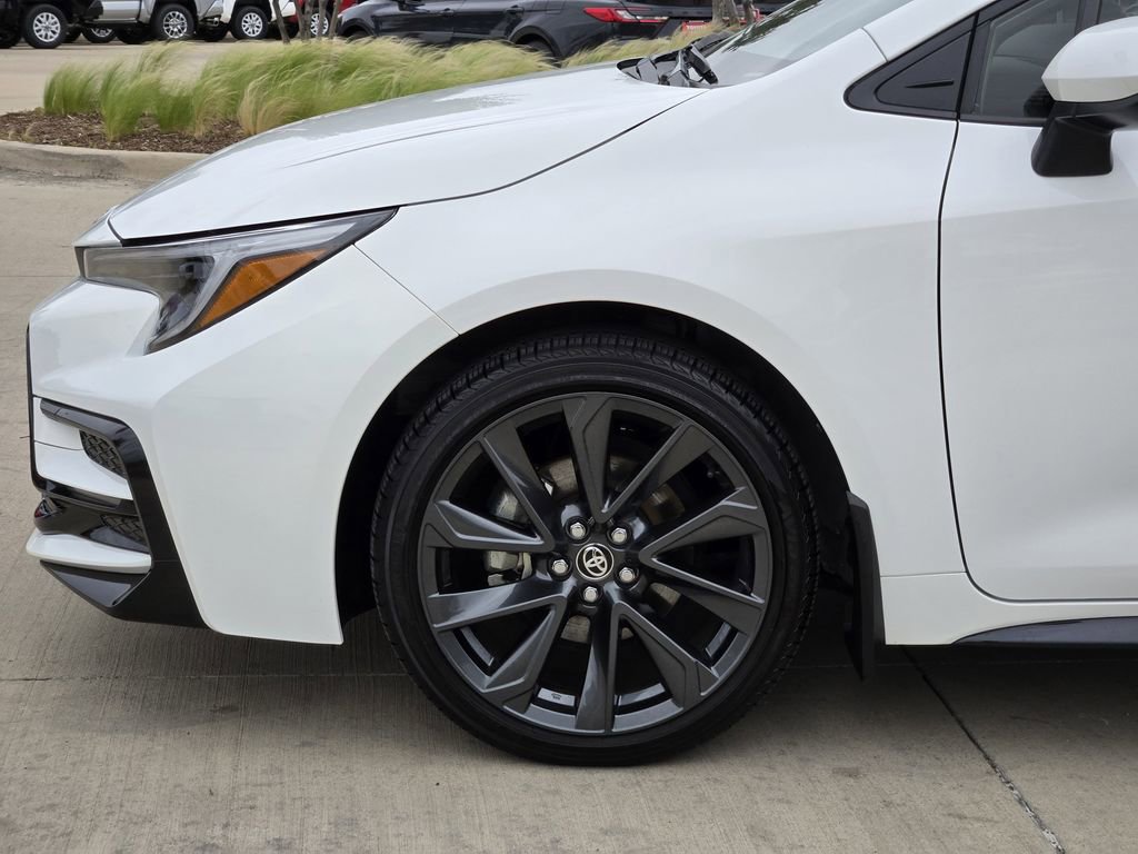 Used 2025 Toyota Corolla SE w/ SE Premium Package FWD image 6