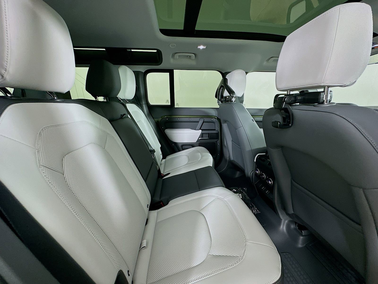 New 2026 Land Rover Defender 110 S AWD/4WD image 42