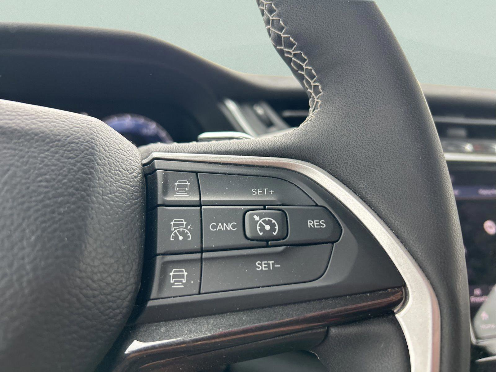 Certified 2023 Jeep Grand Cherokee L Laredo w/ Luxury Tech Group I image 15