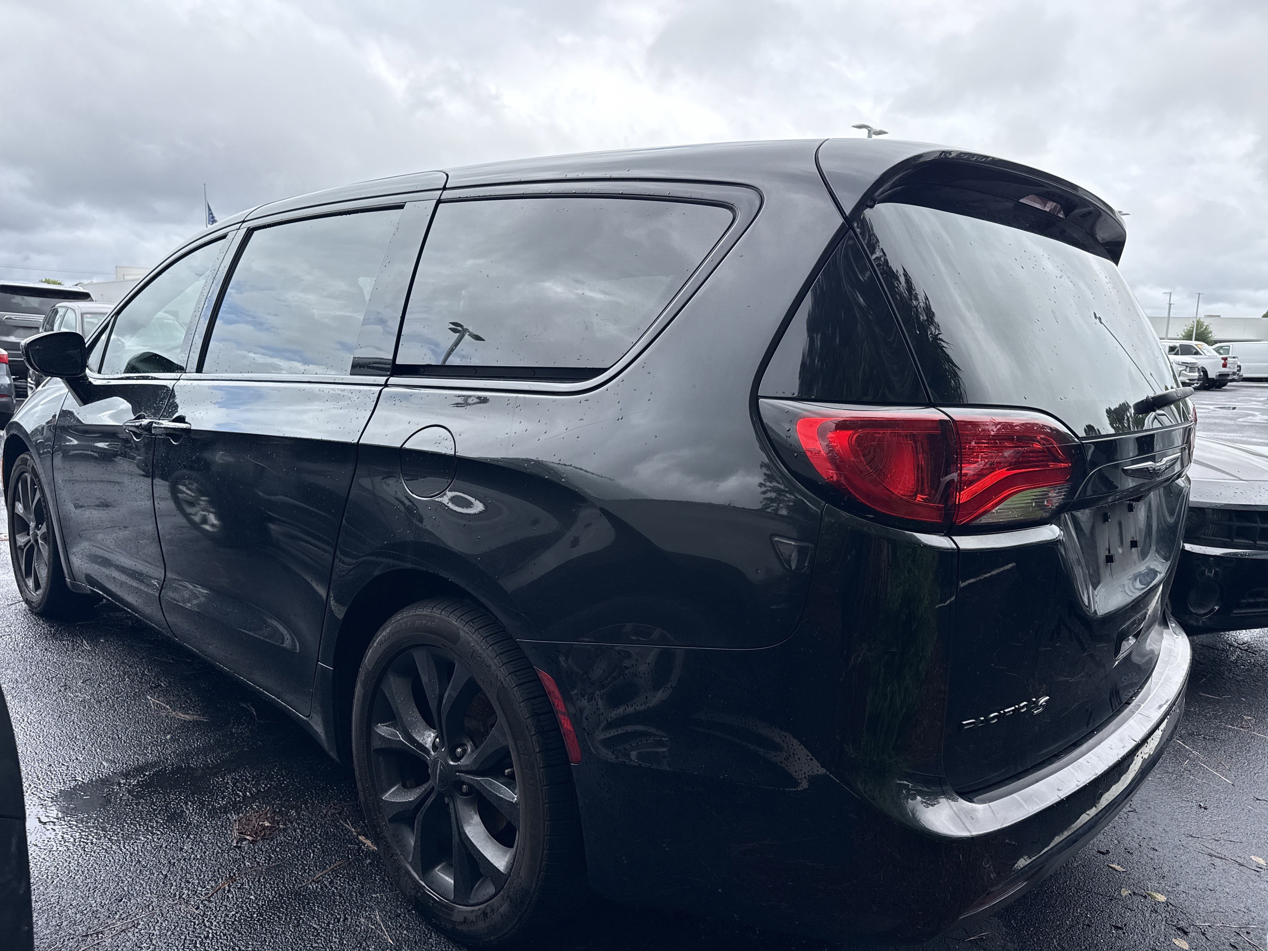 Used 2019 Chrysler Pacifica Touring Plus w/ S Appearance Package FWD image 7