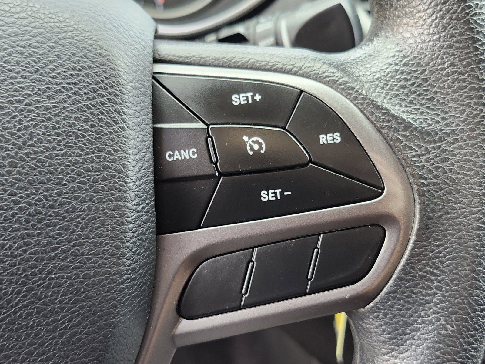 Used 2019 Jeep Cherokee Latitude w/ Popular Appearance Group image 25