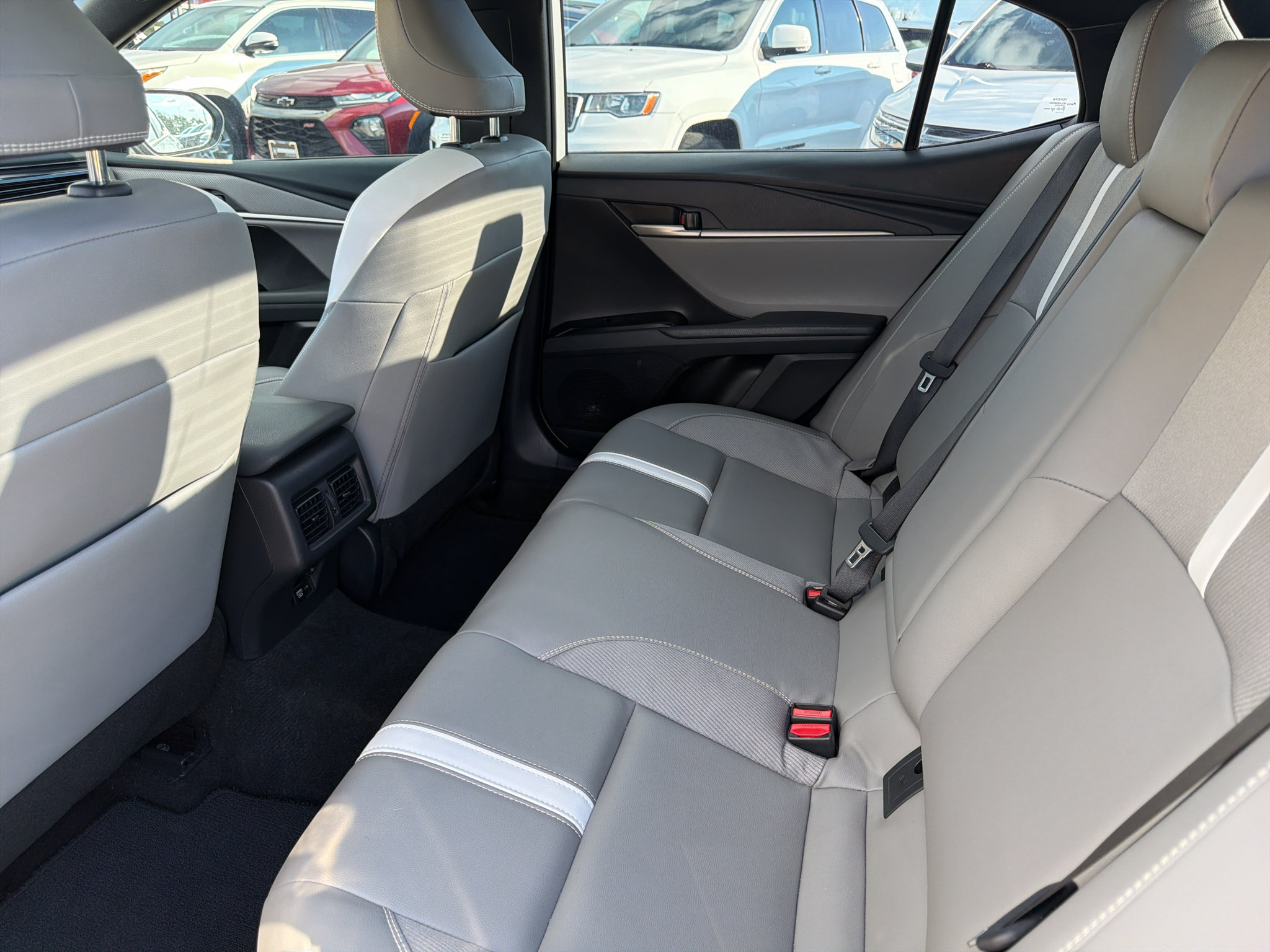 Used 2025 Toyota Camry SE w/ Convenience Package FWD image 22