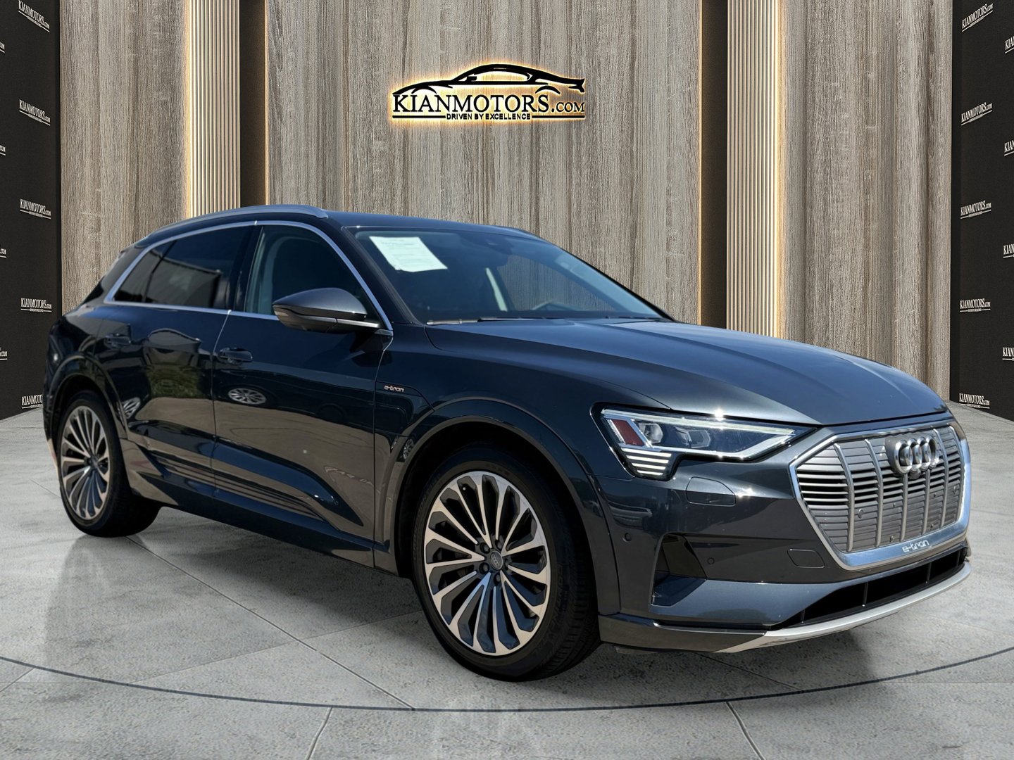 Used 2019 Audi e-tron Prestige w/ Prestige Package image 1