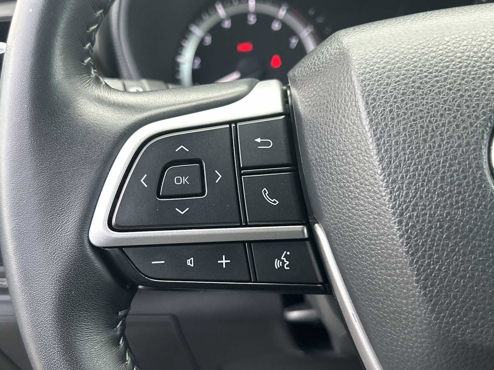 Used 2023 Toyota Highlander LE image 24