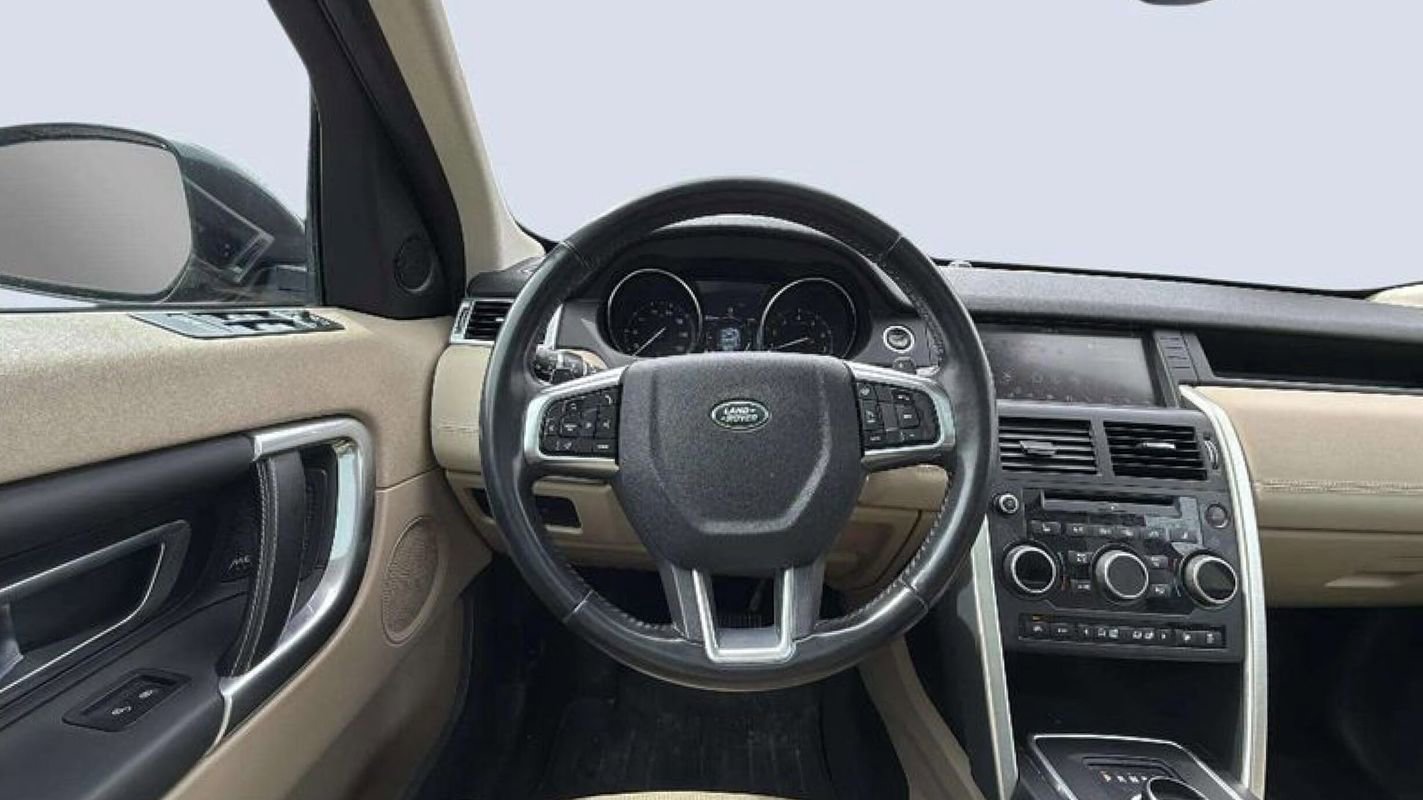 Used 2017 Land Rover Discovery Sport HSE image 11