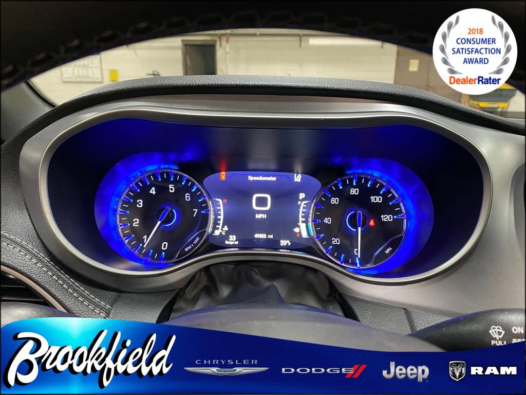 Used 2023 Chrysler Pacifica Touring image 28